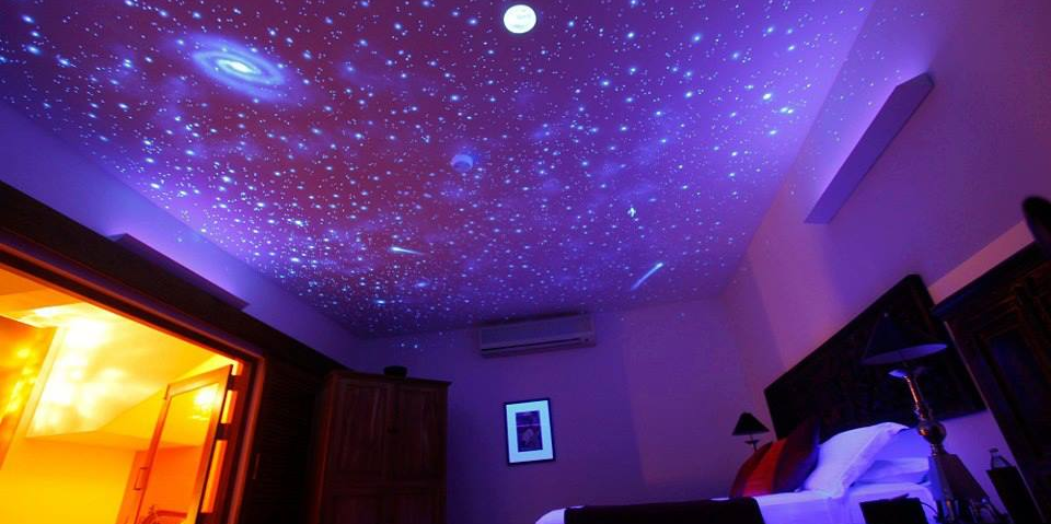 Звездное небо флюоресцентной краской